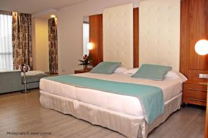 Postel nebo postele na pokoji v ubytování Hotel Ciudad de Ponferrada, Ascend Hotel Collection