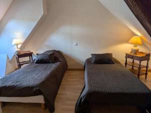 Posteľ alebo postele v izbe v ubytovaní Ferme rénovée en Sologne avec cheminée, fibre et jardin, proche de Gien et Sancerre - FR-1-590-81