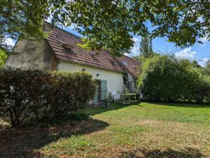 Vonkajšia záhrada v ubytovaní Ferme rénovée en Sologne avec cheminée, fibre et jardin, proche de Gien et Sancerre - FR-1-590-81 + 9 fotografií