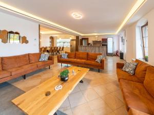 Posezení v ubytování Country House Ardennes with Pool and Sauna