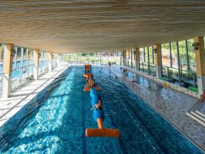 Bazén v ubytování Wellness Escape with Sauna nebo v jeho okolí