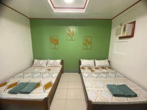 Postel nebo postele na pokoji v ubytování Em's Homestay