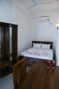 Postel nebo postele na pokoji v ubytování Emerald Coast Hotel Negombo