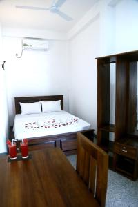 Postel nebo postele na pokoji v ubytování Emerald Coast Hotel Negombo