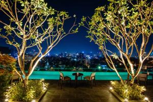 Kolam renang di atau dekat dengan GLOW PARK HOTEL Grand Royal Palace