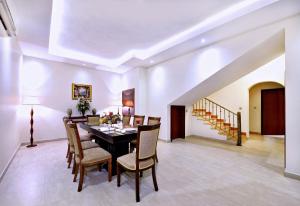 a dining room with a table and chairs at Auris Alfanar Villa Hotel in Jeddah