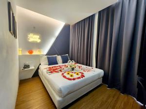 Postel nebo postele na pokoji v ubytování Rica Hotel Usj