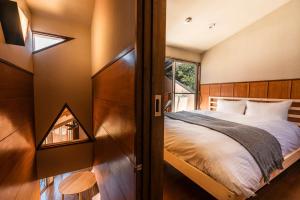 Llit o llits en una habitació de PINECONE BASE