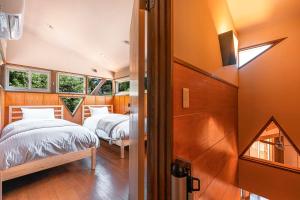 Llit o llits en una habitació de PINECONE BASE