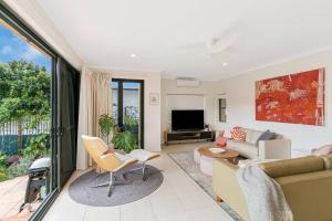 Χώρος καθιστικού στο Serenity at Salt - Beachside Beauty by uHoliday