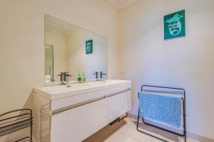 Imagine din galeria proprietății StayAU 3BR Cozy Retreat Point Cook Golf Nearby în Point Cook +66 fotografii