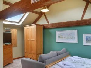 Гостиная зона в Granary cottage with HOT TUB