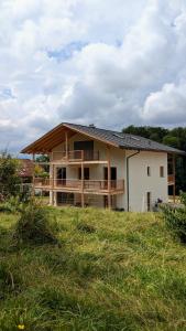 a house sitting on top of a grass field at Hofstatt Salzburg - Ferienwohnung in Söllheim