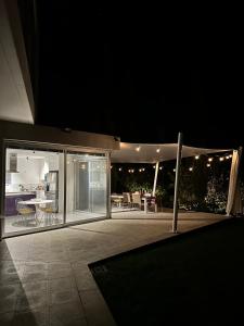Bazén v ubytování Luxury Villa Pluto Stunning Mountain Views nebo v jeho okolí