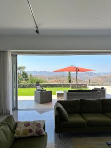 Posezení v ubytování Luxury Villa Pluto Stunning Mountain Views