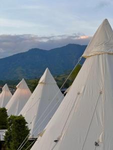 Pemandangan gunung umum atau pemandangan gunung yang diambil dari hotel