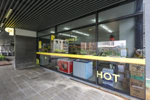 Sertifikatas, apdovanojimas, ženklas ar kitas apgyvendinimo įstaigoje 双子塔附近 高级泳池 二床 可住四人 大床 matomas dokumentas