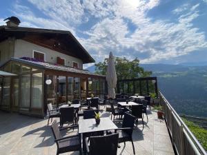 Nespecifikovaný výhled na hory nebo výhled na hory při pohledu z hotelu