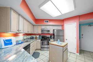 Η κουζίνα ή μικρή κουζίνα στο White Caps 505