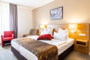 Cama ou camas em um quarto em Maingau Hotel