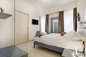 a bedroom with a bed and a large window at Belvedere Barocco in Ragusa