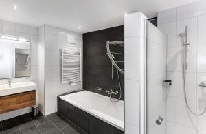 Koupelna v ubytování Residence Zillertal + 37 fotografií