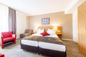 Cama ou camas em um quarto em Maingau Hotel