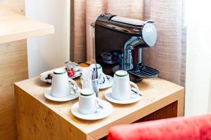 Comodidades para preparar café e chá em Maingau Hotel
