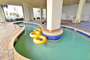 Bazén v ubytování Ocean View Beach Suite w Lazy River nebo v jeho okolí