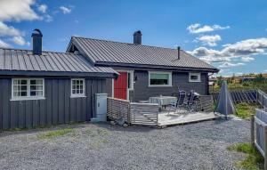 Bygningen som feriehuset ligger i + 4 billeder