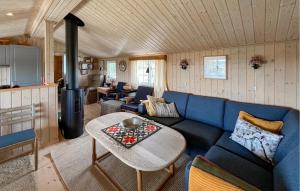 Et opholdsområde på 2 Bedroom Gorgeous Home In Sjusjøen