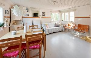 Χώρος καθιστικού στο 3 Bedroom Gorgeous Home In Halmstad