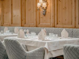 Restauracja lub miejsce do jedzenia w obiekcie Gourmet & Wine Hotel Austria - 4 Sterne superior