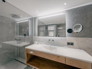 Łazienka w obiekcie Gourmet & Wine Hotel Austria - 4 Sterne superior