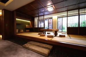 Ruang duduk di 東旅湯宿京閣苑