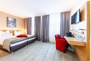 Cama ou camas em um quarto em Maingau Hotel