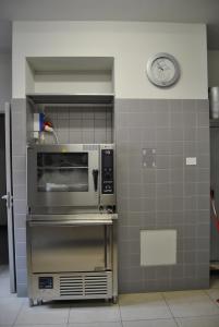 Kitchen o kitchenette sa Ostello Centro Concarena