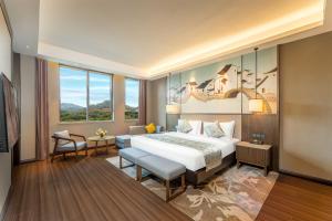 Postel nebo postele na pokoji v ubytování Millennium Resort Wuyishan