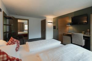 Łóżko lub łóżka w pokoju w obiekcie Panoramahotel Fliesserhof