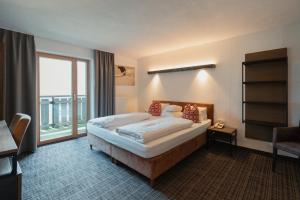 Łóżko lub łóżka w pokoju w obiekcie Panoramahotel Fliesserhof