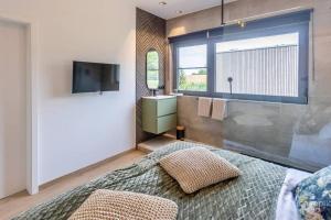 TV a/nebo společenská místnost v ubytování Lodge 4 you gite de luxe pour 4 personnes