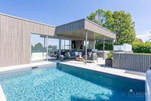 Bazén v ubytování Lodge 4 you gite de luxe pour 4 personnes nebo v jeho okolí