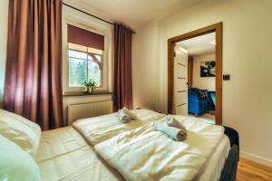 Łóżko lub łóżka w pokoju w obiekcie Luksusowy Apartament Ametyst z Prywatną Sauną