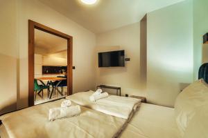 Posteľ alebo postele v izbe v ubytovaní Ametyst A2 - Apartament Rodzinny - Prywatna SAUNA