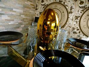 Fotografie z fotogalerie ubytování Ultra Deluxe Versace Apartment Near Sheffield v destinaci Rotherham