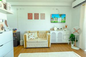 a living room with a couch and a table at Casa De Mira-Mesatierra Garden Residences in Davao City