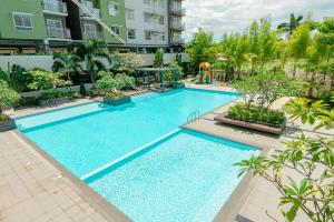 an overhead view of a swimming pool in a apartment at Casa De Mira-Mesatierra Garden Residences in Davao City