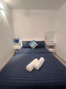 Postel nebo postele na pokoji v ubytování Lilys By Dhalhey's + 2 fotografie