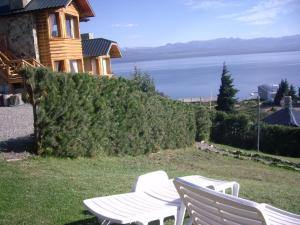 Un jardín fuera de Cabañas Chesa Engadina