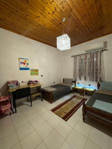 Postel nebo postele na pokoji v ubytování TRADITIONAL HOUSE IN THE VILLAGE